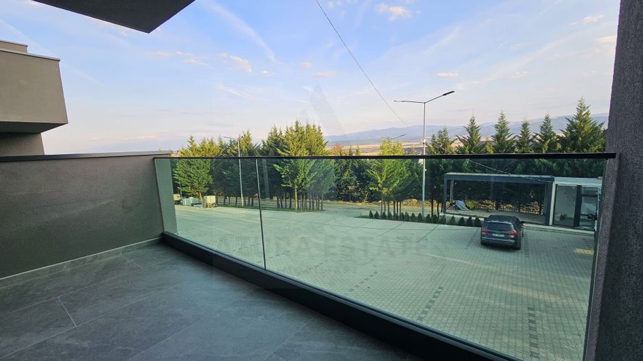 Apartament modern 3 camere 2 bai  terasa acoperita etaj 1 in Cristian - Poză 11