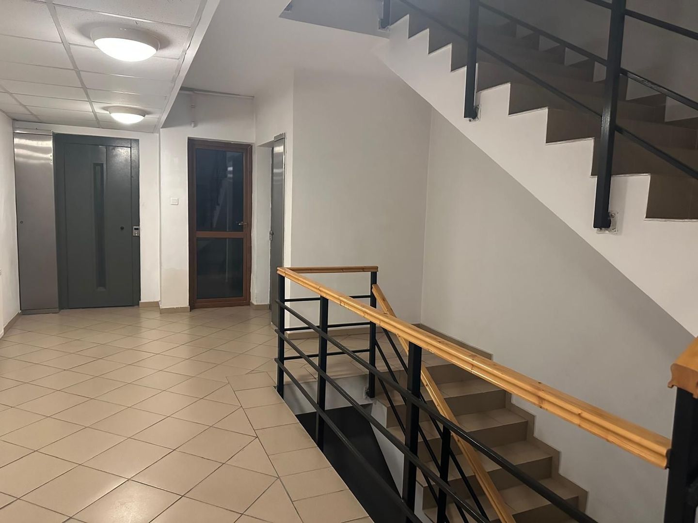 De vanzare apartament 2 camere - Mihai Bravu - Poză 14