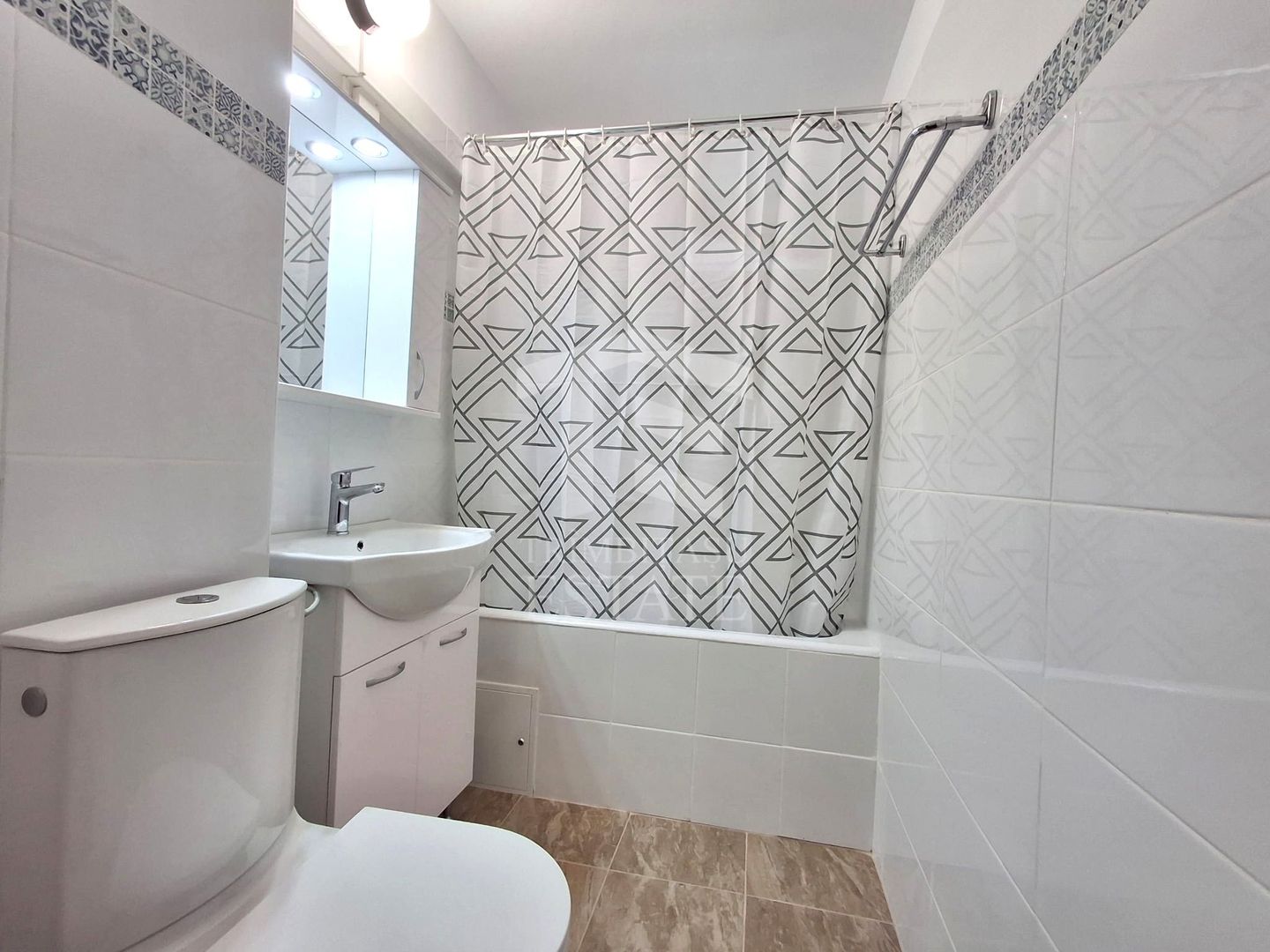 Apartament 2 camere renovat la 2 minute de metrou - Poză 10