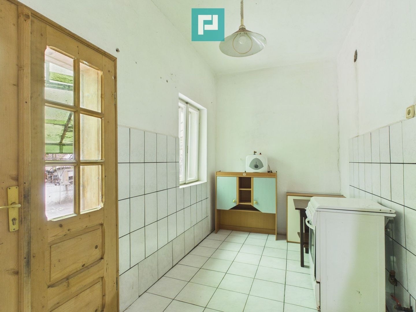 Casă cu 4 camere și teren de 4227mp în Curtici - Poză 10