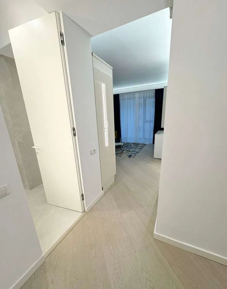 Închiriez apartament 2 camere – Complex Cortina North, București - Poză 5