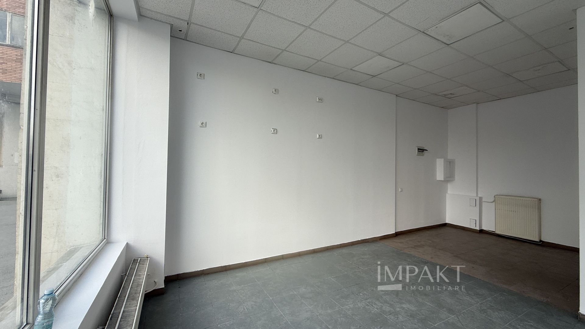 Spatiu comercial cu vitrina generoasa aproape de centru - Poză 3