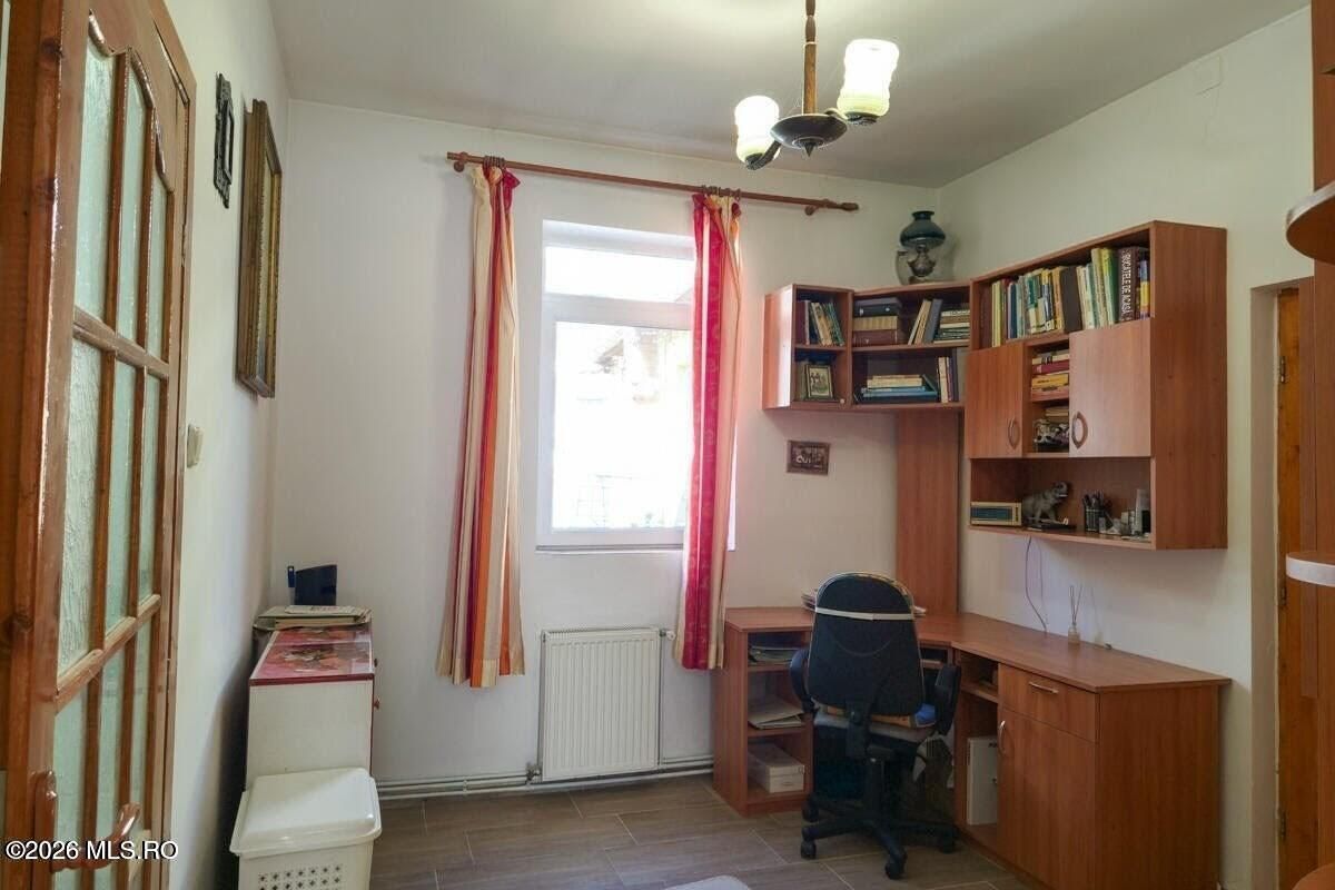 Lunei - Ion Neculce, 2 Apartamente. Mansarda 157 mp. Anexe, Lot 475 mp - Poză 13