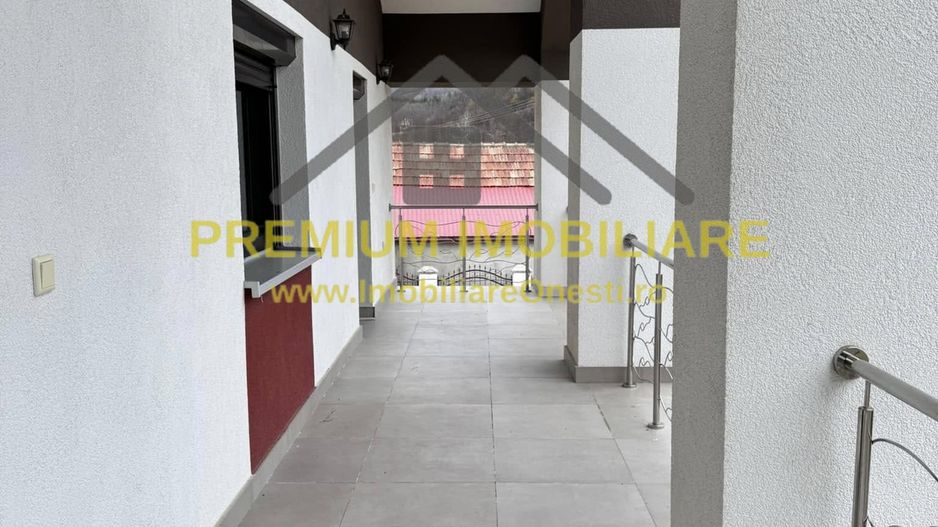 Vila la 13 km de Onesti - Poză 18