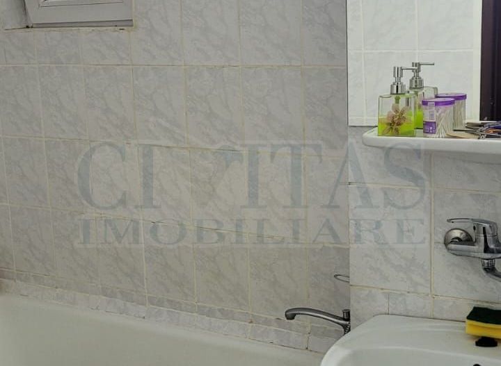 4 camere zona Casa Piratilor, 80 mp, decomandat - Poză 8