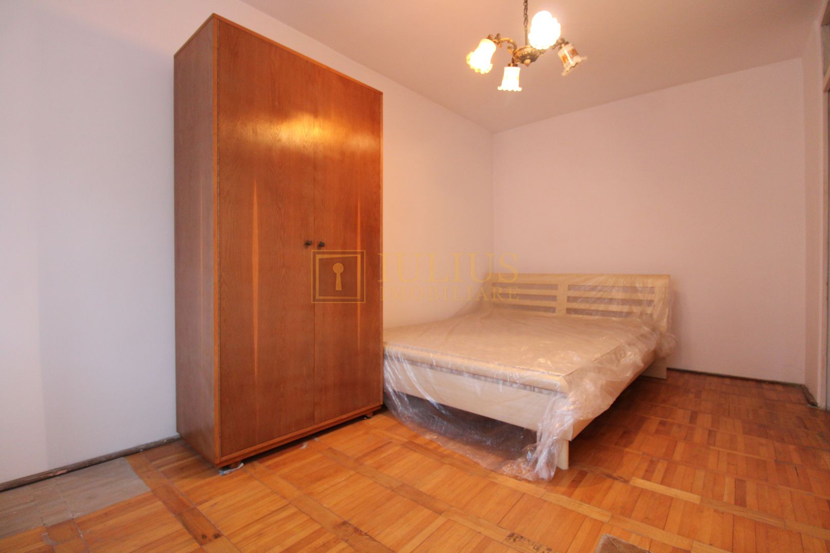 3camere, ideal pentru cei ce doresc sa renoveze de la zero un apartament. - Poză 12