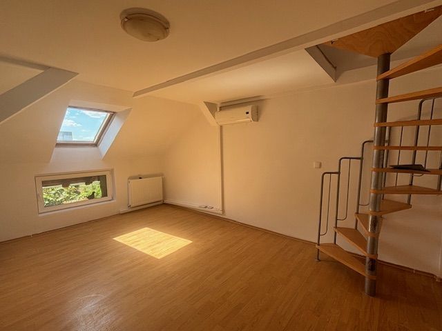 Apartament tip mansarda - Poză 3