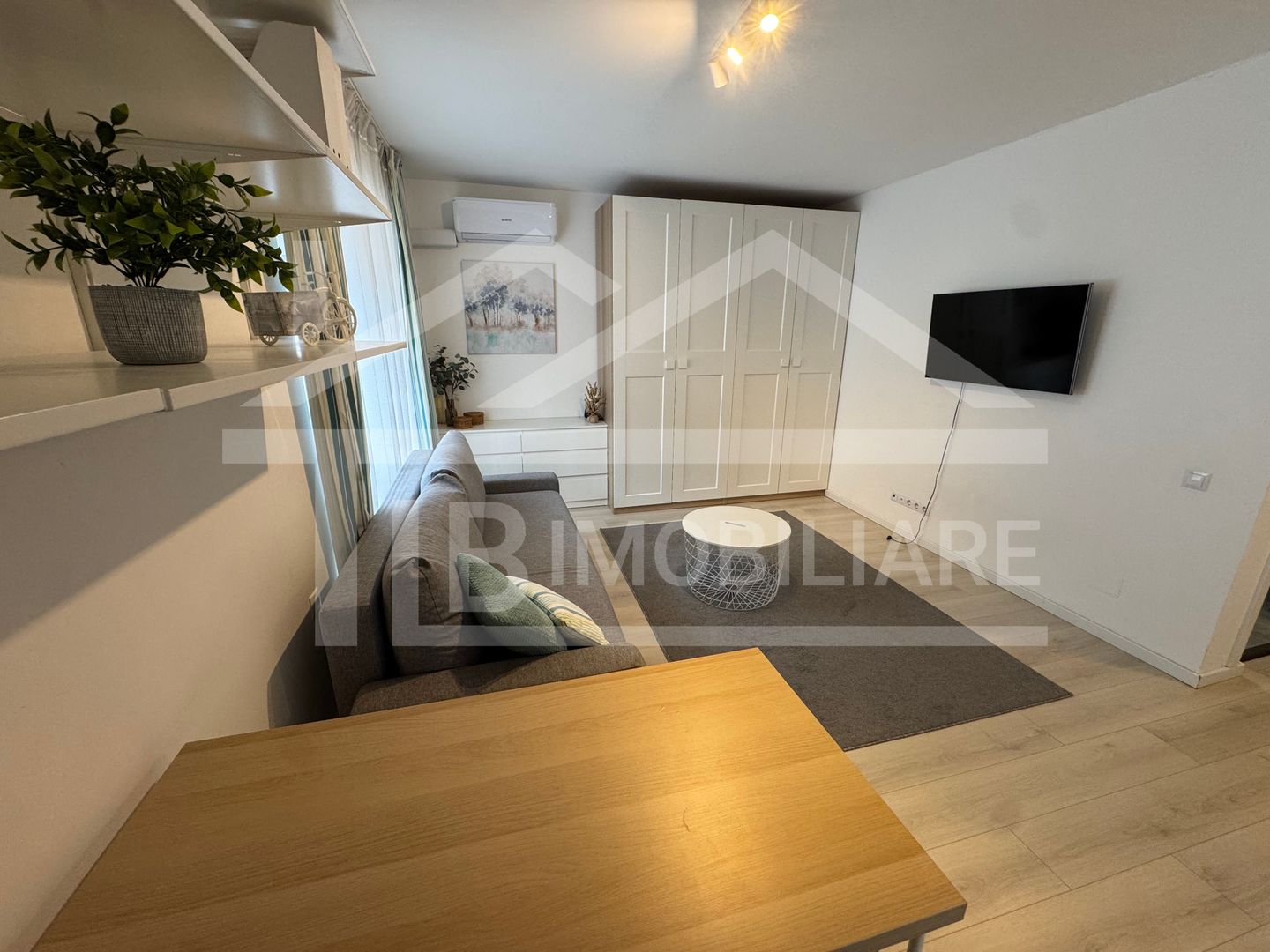 Apartament cu o camerea, 37mp, garaj , Zona Crinului Residence - Poză 2
