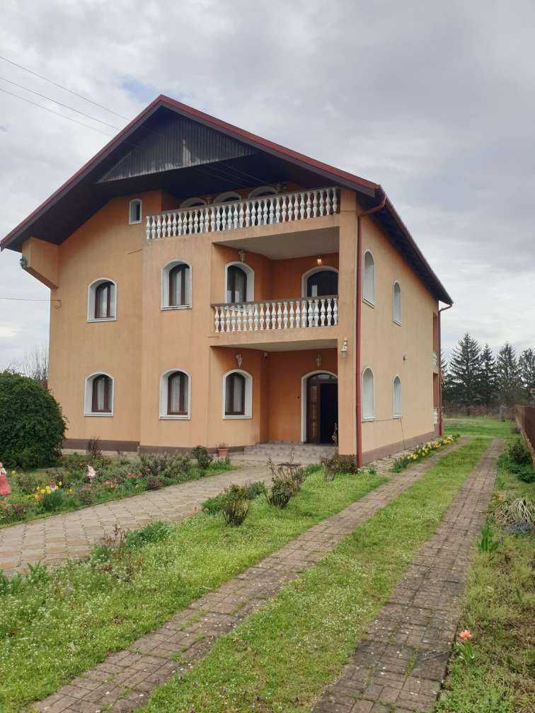 Casa S+P+1+M cu 28 ari de teren in Martinesti - Poză 1