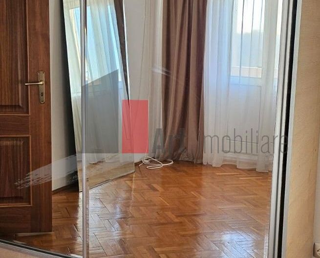 Apartament decomandat, 3 camere, Piața Alba Iulia, complet mobilat și utilat - Poză 9