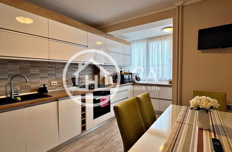 Apartament de vânzare cu 3 camere în zona Rogerius, Oradea - Poză 5