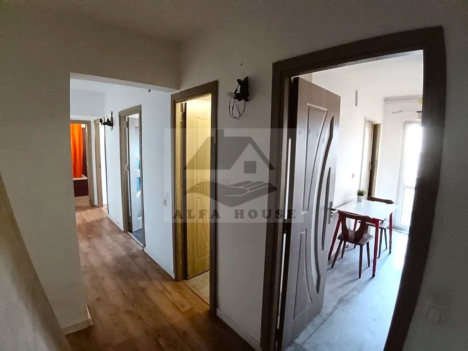 Apartament cu trei camere, zona Racadau 77 mp , etaj intermediar - Poză 2
