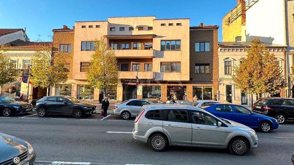 Apartament ULTRACENTRAL, 4 camere, decomandat - Poză 9