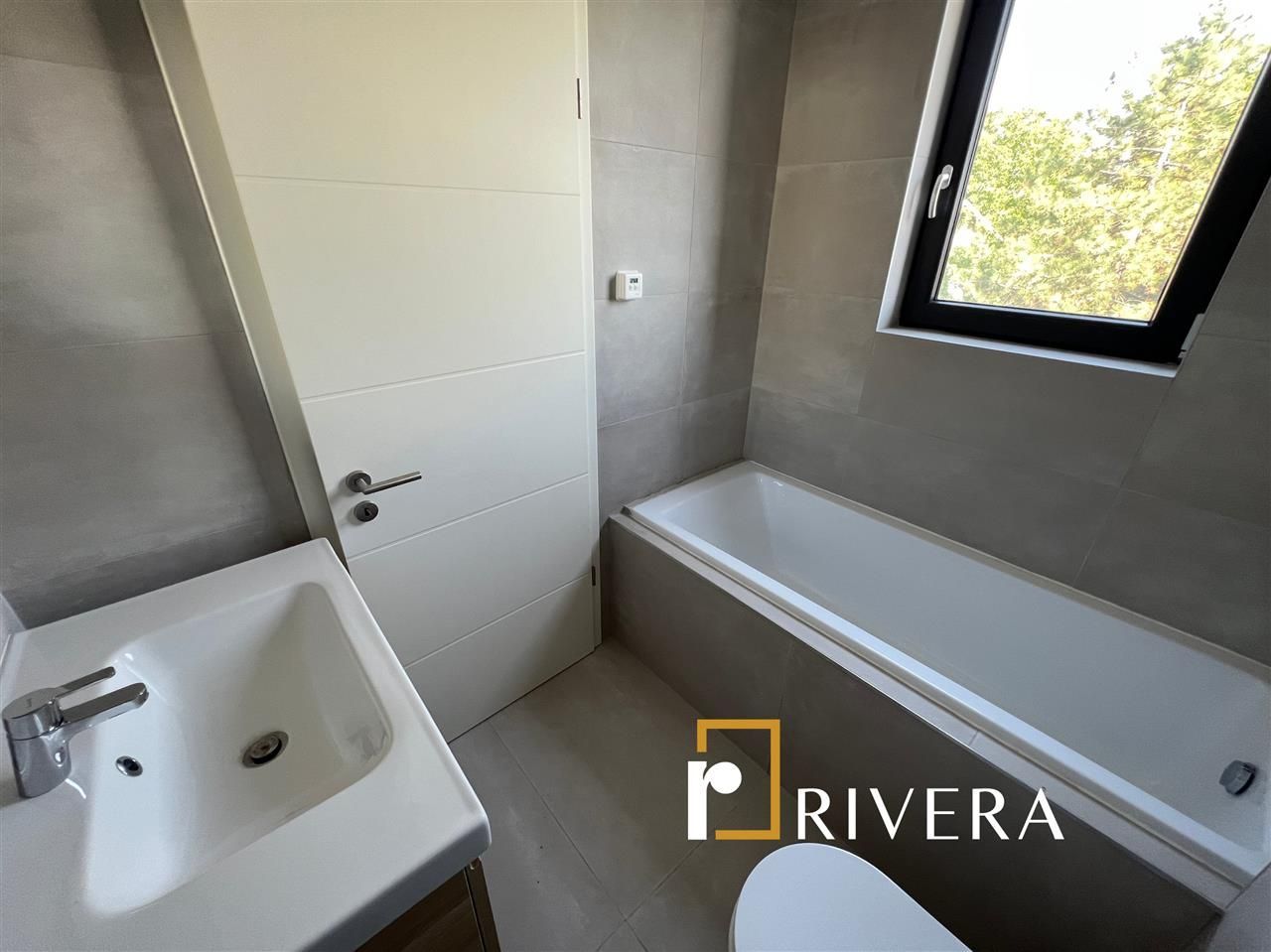 Casa 5 camere | Finalizata | Bulevardul Pipera | Pret PROMOTIONAL - Poză 12