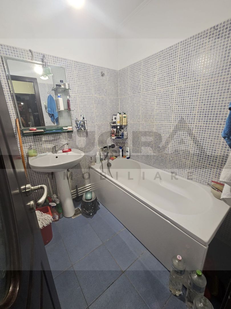 Apartament cu 2 camere, 50 mp, etaj intermediar, parcare, zona Pertrom - Poză 3
