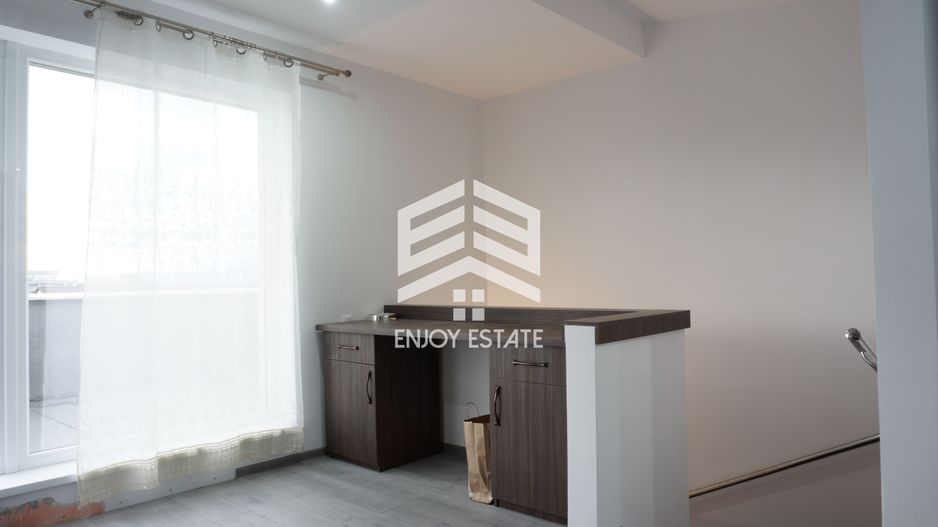 Apartament pe 3 niveluri, terasa, curte si 2 locuri parcare - Poză 2