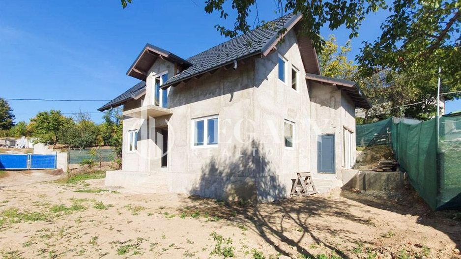 PREȚ REDUS!!! Vilă de vânzare, str. Porumbelului nr. 22, Botoșani - Poză 1