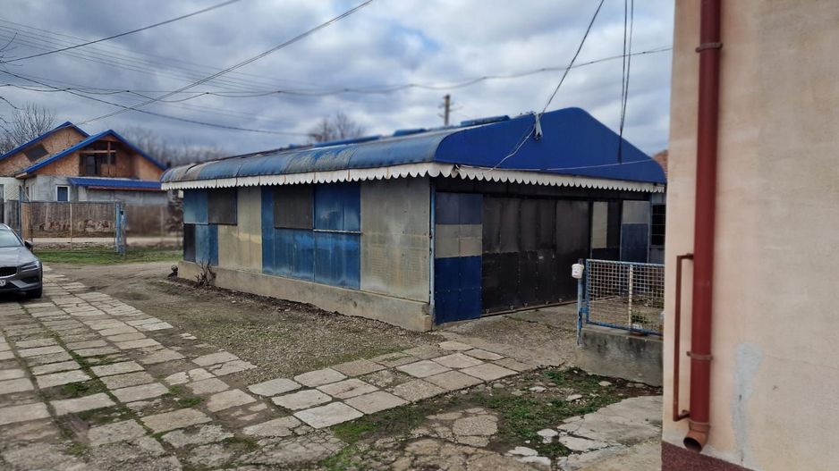 Se oferă spre vânzare / închiriere clădire cu spațiu comercial - Poză 17