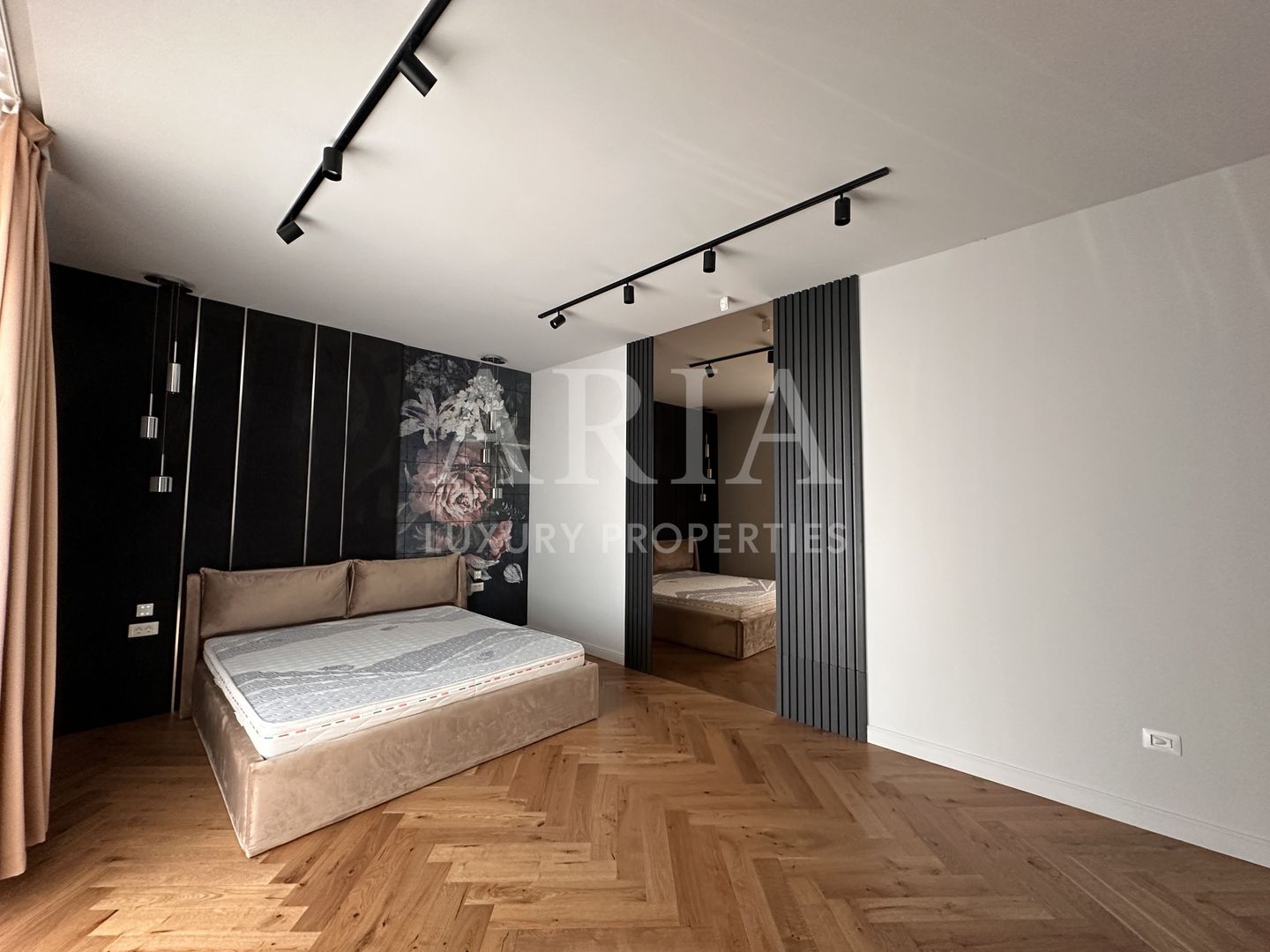 SMART VILLA - POOL - LUXURY GATED COMMUNITY - NEAR THE FOREST - Poză 27