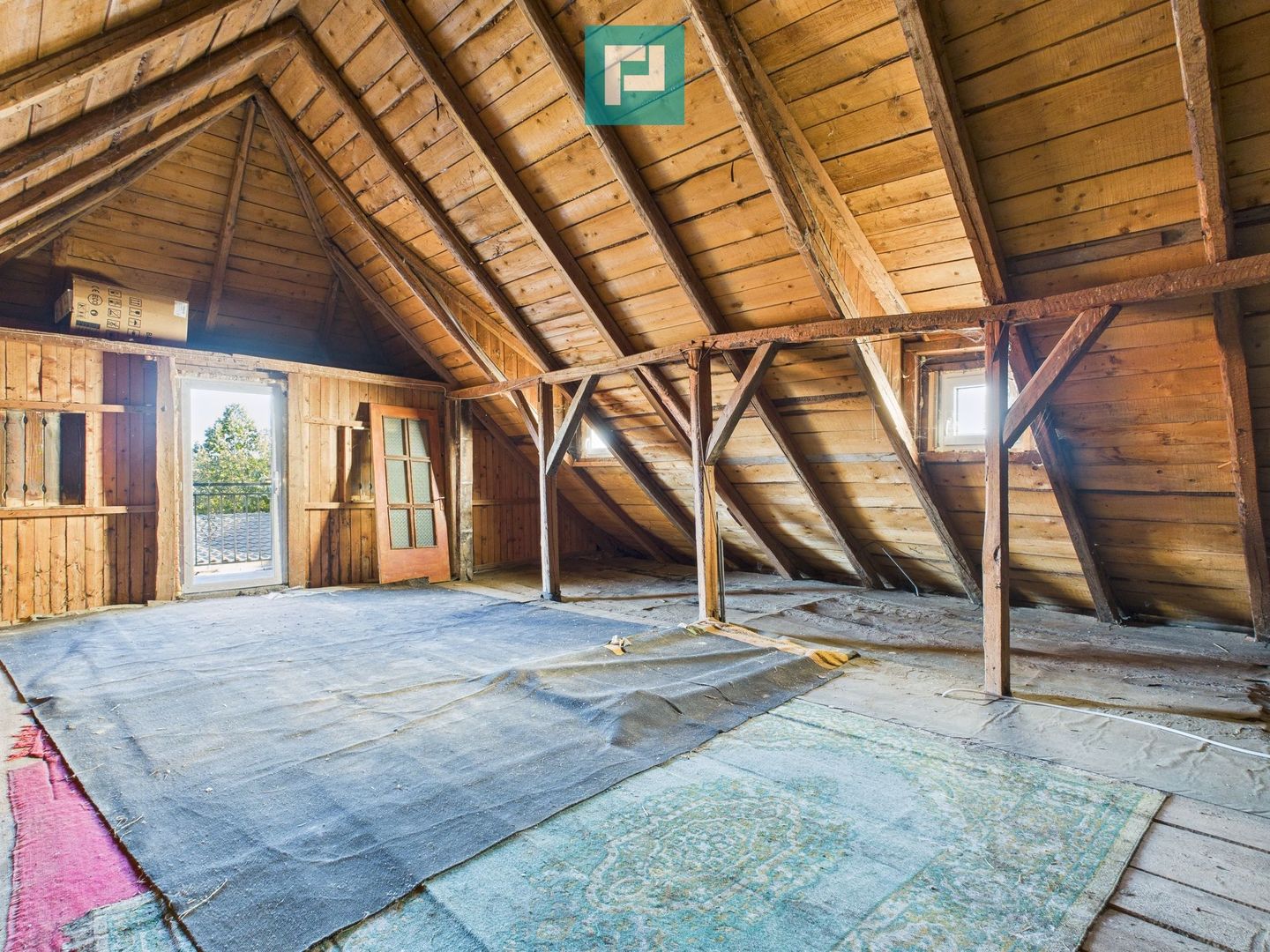 Casă spațioasă cu 4 camere în Vladimirescu - Poză 14