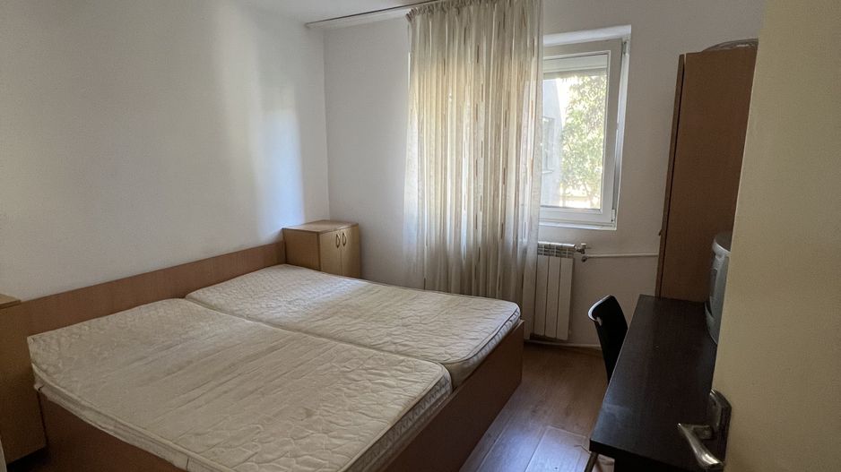 vand apartament 2 camere zona Bulevardul Revolutiei ,etaj 1, decomanda - Poză 6