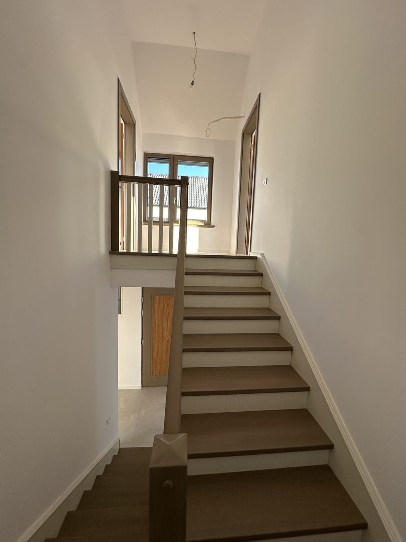 Casa cu 4 camere - Dumbarvita - Poză 18