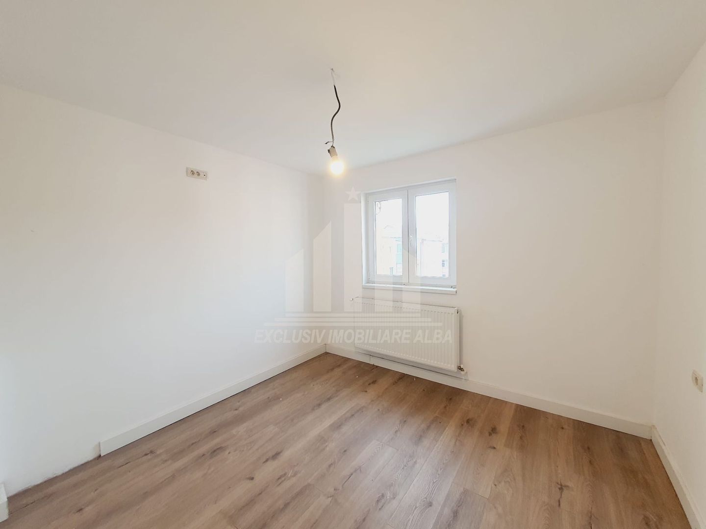 Apartament cu 3 camere renovat, Cetate - Poză 6