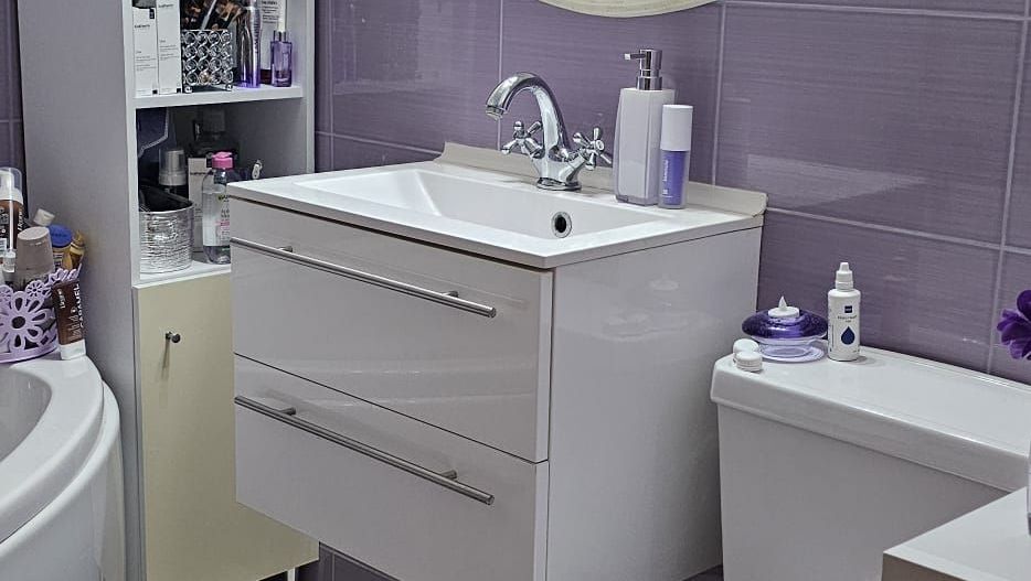 Apartament cu 3 camere, MOBILAT si UTILAT, zona CARTIER; - Poză 13