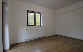 8 incaperi, 2 bai, centrala proprie, 3 locuri de parcare; Lipovei. - Poză 8