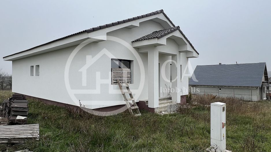 Casa pe nivel cu 4 camere de vanzare in Cihei, Bihor - Poză 1