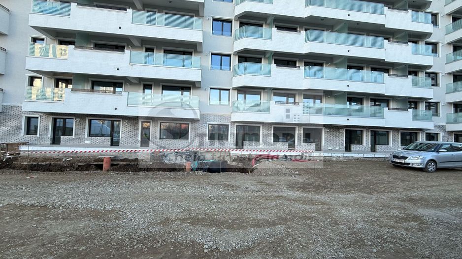 Spațiu com+Loc de parca– 40 mp, Parter, Royal Town Copou – 650€ neg. - Poză 5