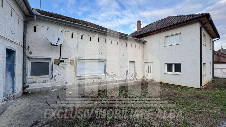 Casa individuala | Spatiu comercial | 306 mp | 415 mp teren | Maieri - Poză 1