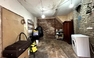 Apartament renovat, cu garaj și pivnițe, în Centrul Istoric al Sibiului - Poză 13