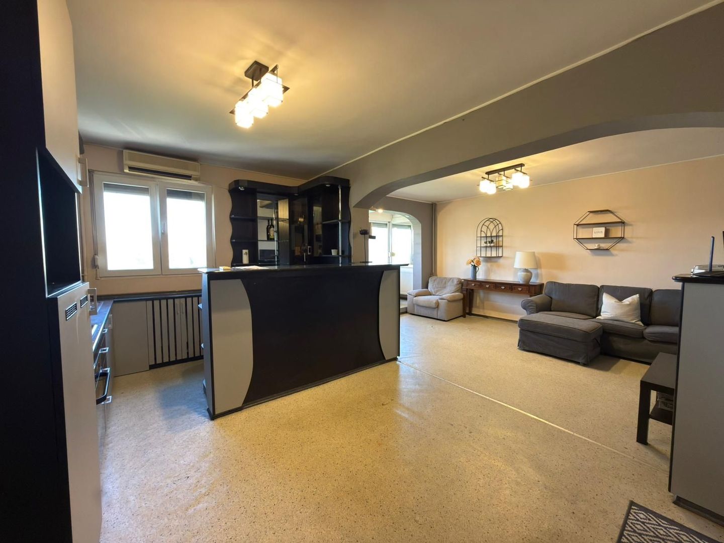 Ap 3 camere, decomandat,etaj 5 – zona Piața Rogerius.Pret 108.000 euro - Poză 1