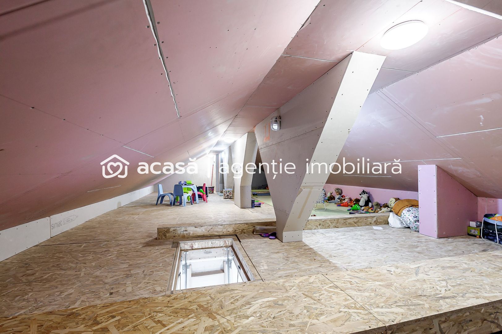 REDUCERE Casă nouă, spațioasă, în cartierul rezidențial din Curtici - Poză 10