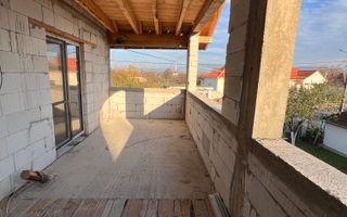 Casă spațioasă de vânzare în Ruși – pentru locuință sau investitie - Poză 11