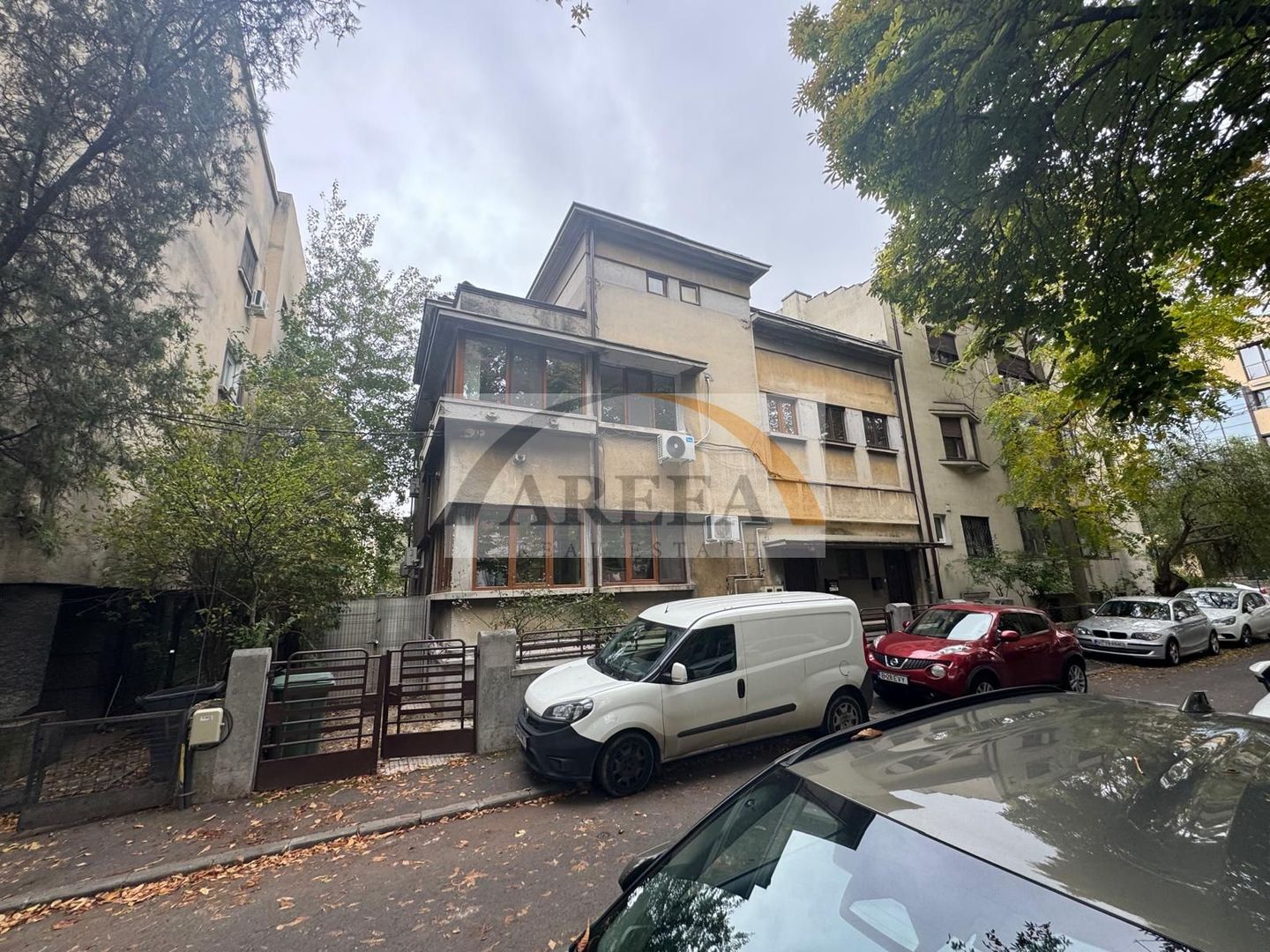 Vila generoasa in zona Capitale Victoriei Dorobanti - Poză 1