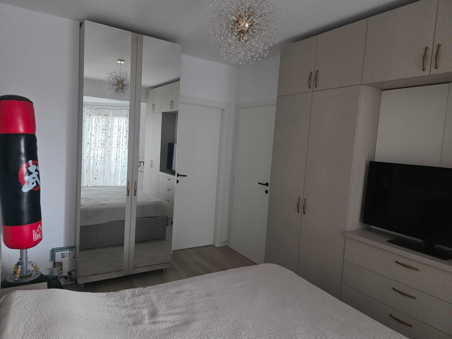 APARTAMENT ELEGANT PARCARE STATIE DE  INCARCARE BOXA  ZONA 13 SEPTEMBRIE - Poză 6