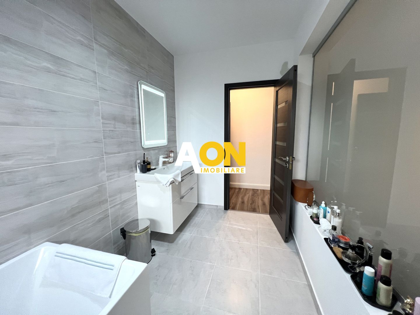 Casa individuala superfinisata, 3 camere, 2 bai,  500mp teren - Poză 16