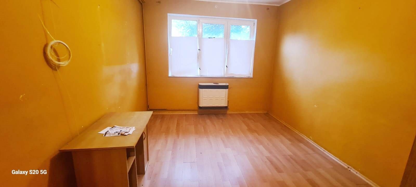 Camera cu baie si suprafata de 20mp in Noua - Poză 1