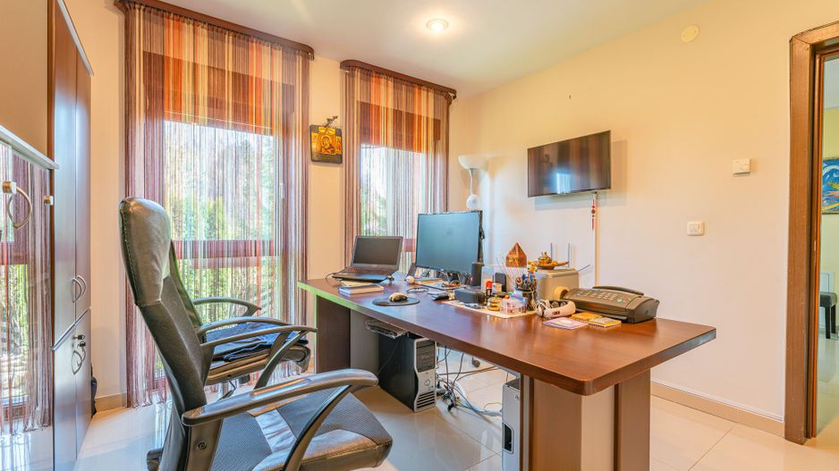 Casa Sacele amplasata in vecinatatea padurii cu pompa de caldura - Poză 9