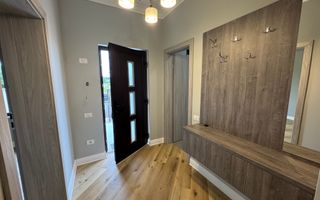 Duplex despartit prin garaj. Zona centrala - langa padure - Poză 3