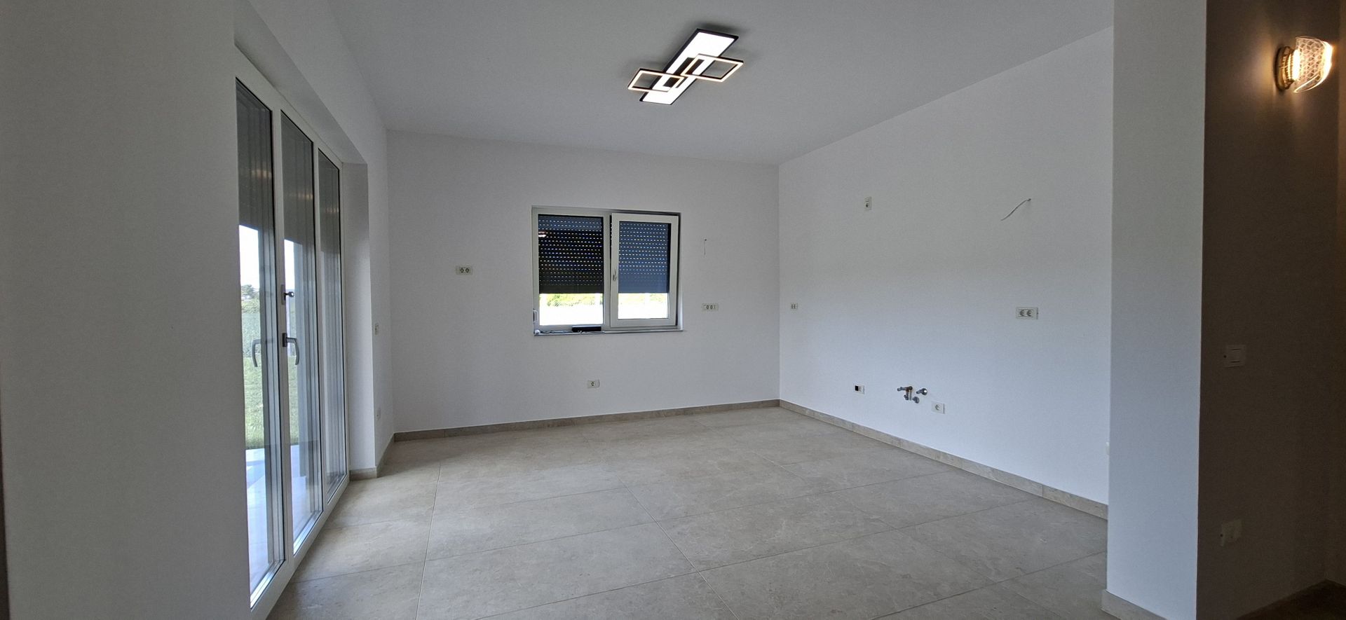Locuinta individuala cu garaj- in stil mediteranean - Poză 4