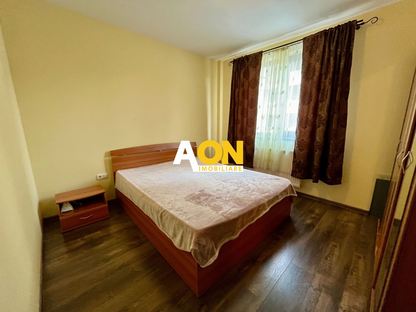 Apartament Cu 2 Camere, Etaj 1, Centru - Poză 1
