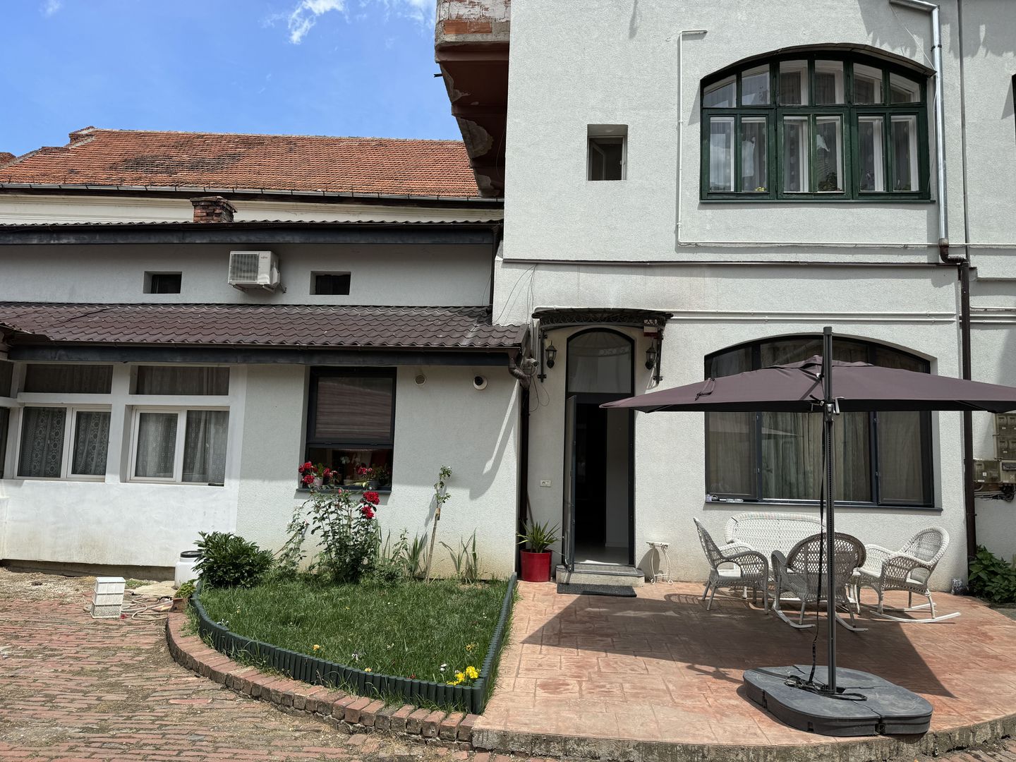 Casa pe aleea pietonala, vis-a-vis de Ceasul Electric - Poză 14