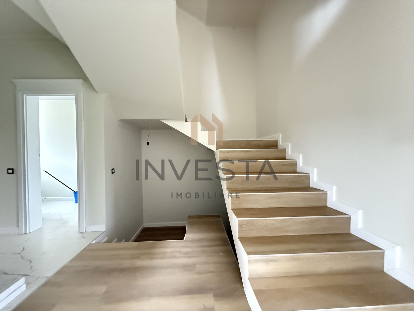 Casa finisata modern! Totul nou! - Poză 4