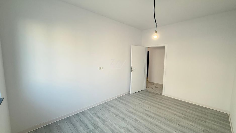 Etaj 1. Decomandat. Asfalt - Poză 6