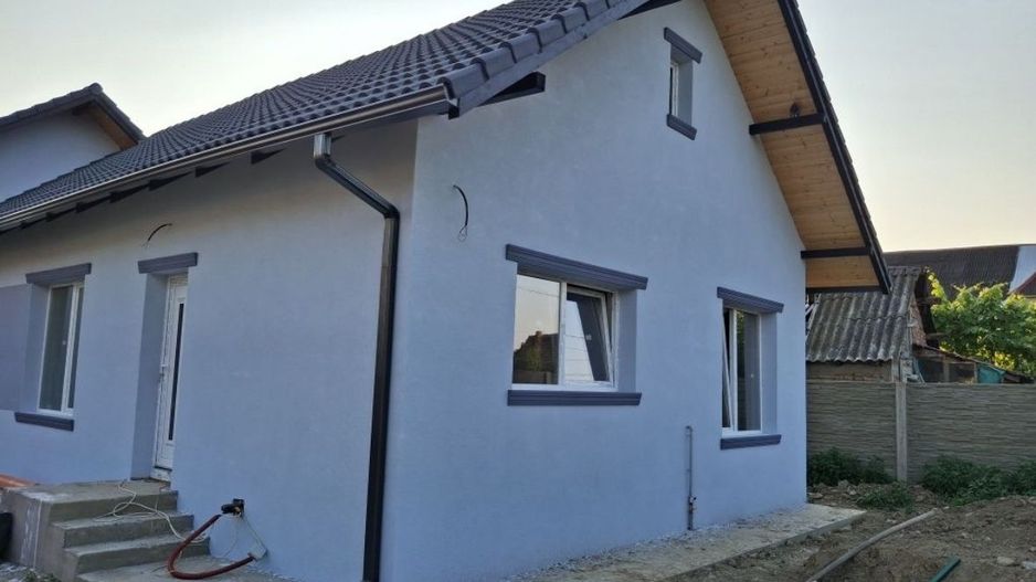 1/2 Duplex Parter Sanmihaiu Roman ,3 Camere,2 Bai,Toate Utilitatile - Poză 1