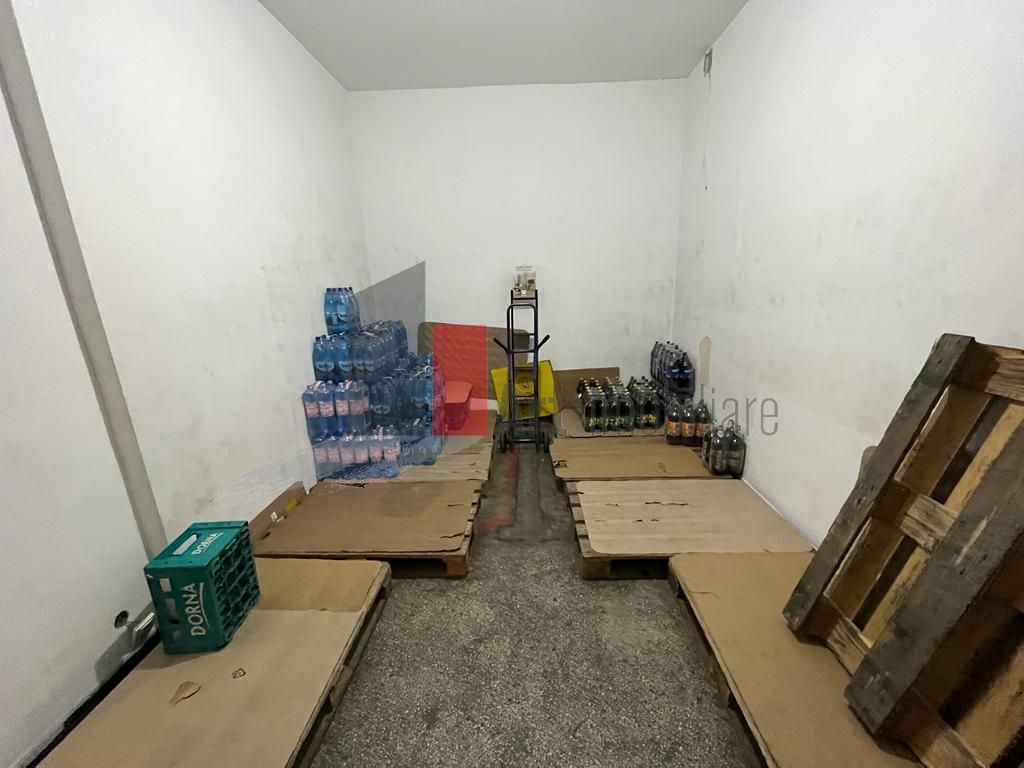 Spatiul "OBERT" , vitrina cu deschidere mare la strada, trafic pietonal si auto - Poză 3