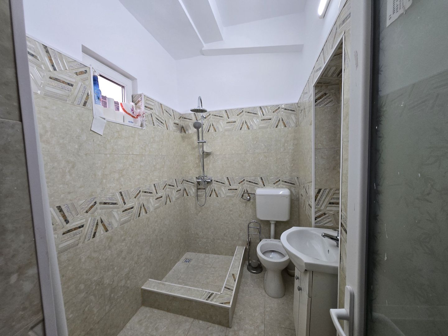 Casa renovata 105mp utili si curte libera 45mp -Eroii Revolutiei - Poză 12